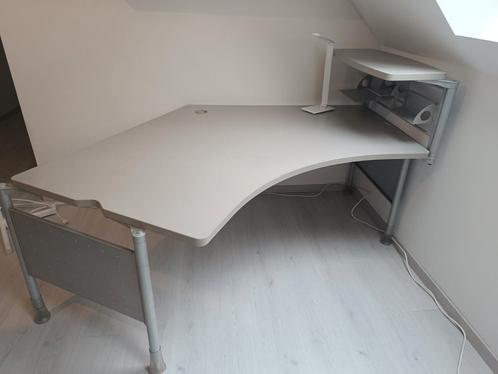 Zeer handige en ruime bureau, Huis en Inrichting, Bureaus, Zo goed als nieuw, Bureau, Ophalen