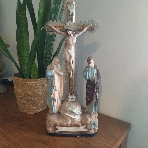 Standbeeld, de kruisiging, Antiek en Kunst, Antiek | Religieuze voorwerpen, Ophalen of Verzenden