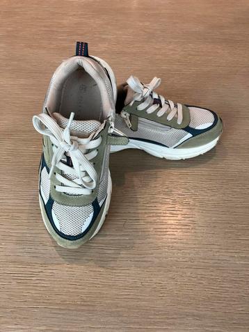 Sneakers maat 35 beschikbaar voor biedingen