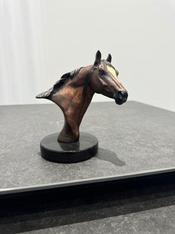 bronzen beeldje vaneen paard beschikbaar voor biedingen