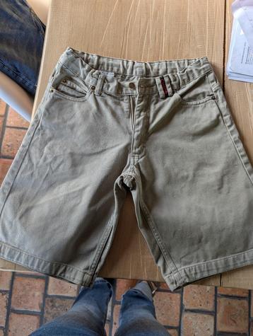 Chiro Bermuda maat 36 beschikbaar voor biedingen