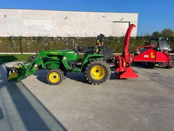 John Deere 3025E + chargeur frontal + déchiqueteuse à bois  disponible aux enchères