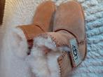 Ugg winterlaarsjes baby maat 18, Kinderen en Baby's, Ophalen of Verzenden, Zo goed als nieuw, Schoentjes