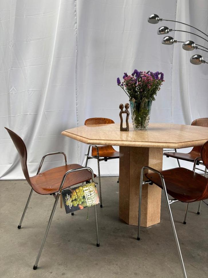 Eettafel in Italiaans rose marmer, Huis en Inrichting, Tafels | Eettafels, Ophalen