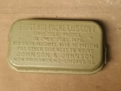 First Aid US WW2 Johnson & Johnson, Verzamelen, Militaria | Tweede Wereldoorlog, Landmacht, Overige typen, Ophalen of Verzenden