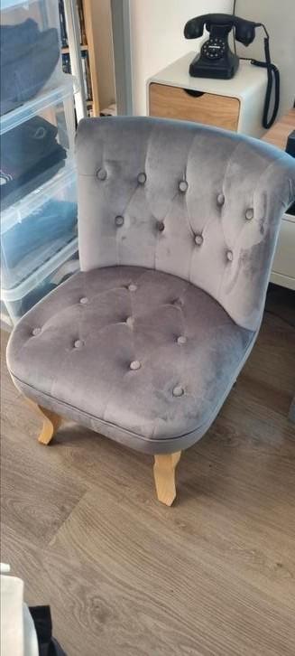 Fauteuil met fluwelen pad  beschikbaar voor biedingen