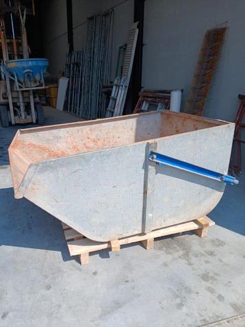 Stortbak 1000 liter beschikbaar voor biedingen