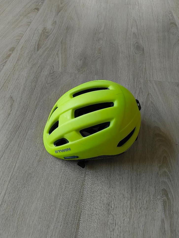 Fietshelm Decathlon Btwin Fluo 53-58 cm, Fietsen en Brommers, Fietsaccessoires | Fietshelmen, Zo goed als nieuw, Heer of Dame