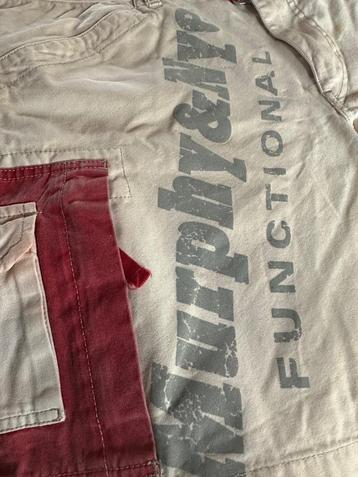 vrouwen short beschikbaar voor biedingen