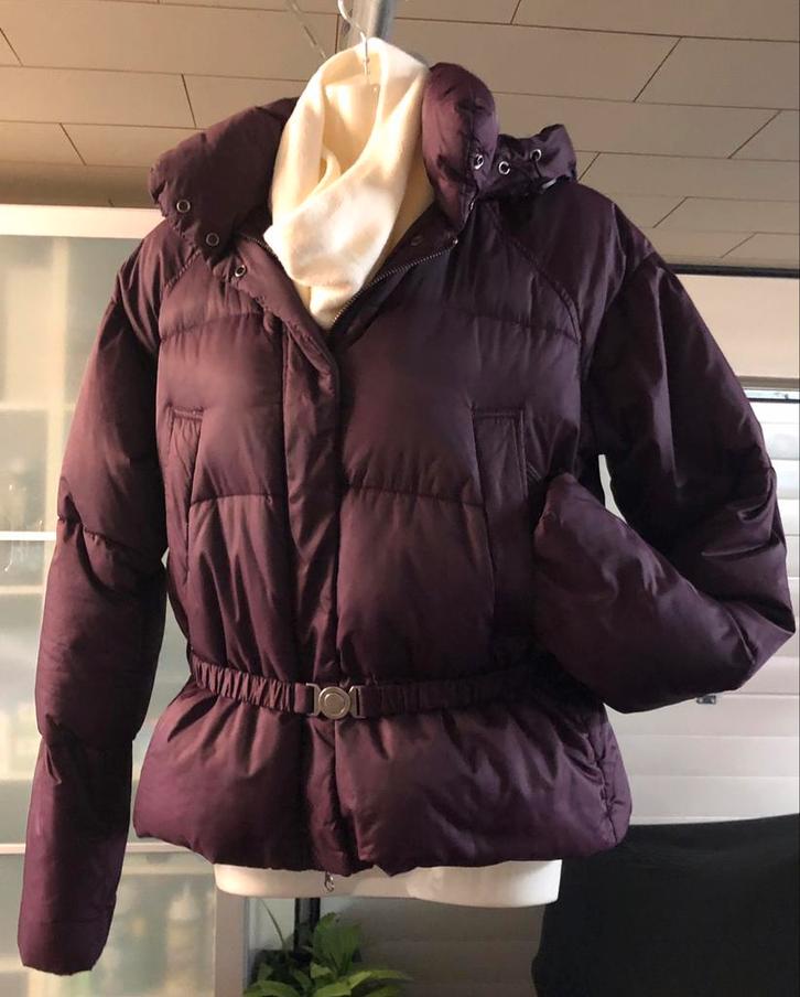 Donsjas United Colors of Benetton, Kleding | Dames, Jassen | Winter, Zo goed als nieuw, Maat 38/40 (M), Paars, Ophalen of Verzenden