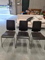 3 chaises empilables en bois marron foncé, Enlèvement, Utilisé