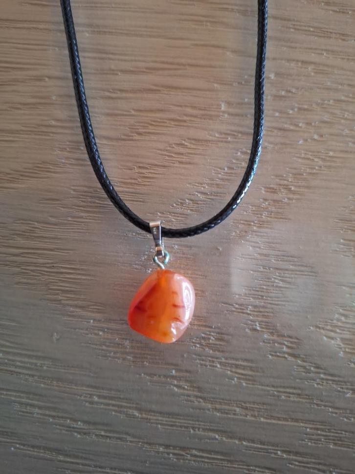 Edelsteen, carneool agaat aan hangertje met ketting, Handtassen en Accessoires, Edelstenen, Nieuw, Ophalen of Verzenden