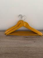 Houten kleerhangers geel ( 6 stuks), Kleding | Dames, Kledinghangers, Ophalen of Verzenden, Zo goed als nieuw