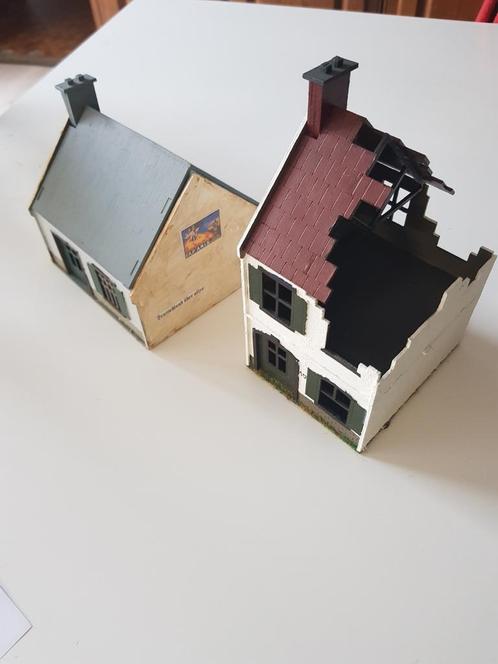 tabletop wargaming scenery: 2 mdf buildings, Hobby en Vrije tijd, Wargaming, Zo goed als nieuw, Historisch, Accessoires, Geverfd