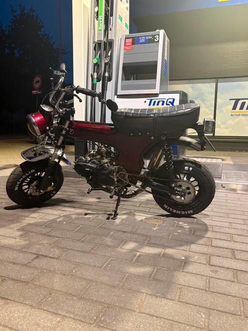 Dax 50 cc B klasse alle papieren aanwezig!, Fietsen en Brommers, Brommers | Honda, Ophalen