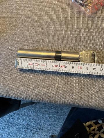 Cilinderslot Reynaers 9 cm beschikbaar voor biedingen
