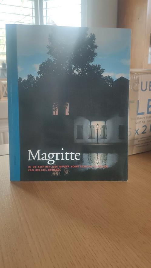 Magritte in de Koninklijke Musea voor Schone Kunsten van Bel, Livres, Art & Culture | Arts plastiques, Comme neuf, Enlèvement ou Envoi