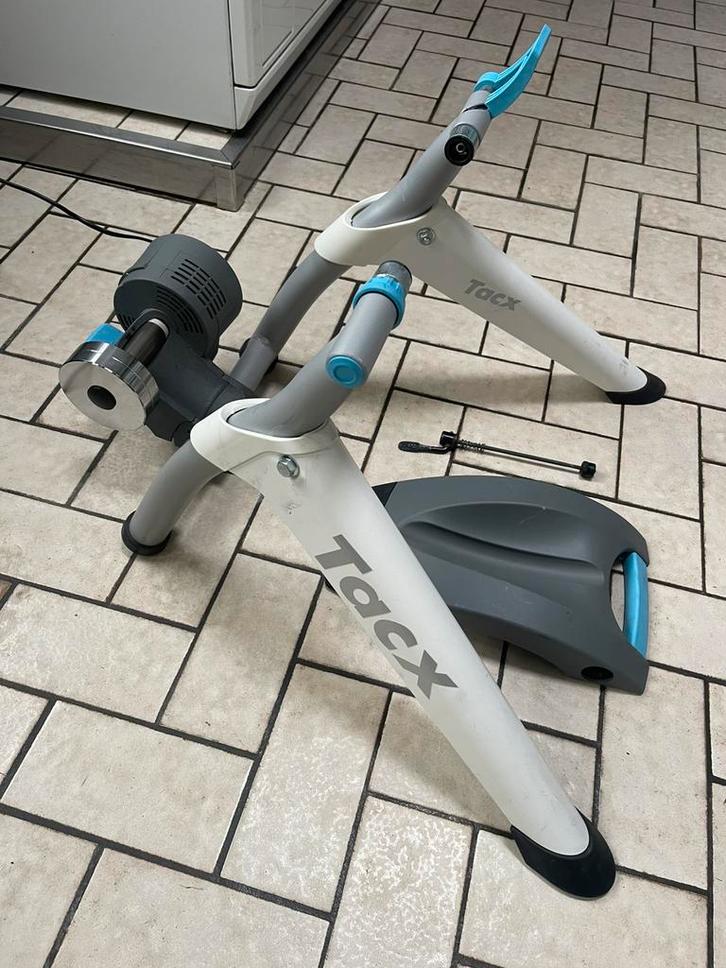 Tacx Flow Smart T2240 – indoortrainer racefiets, Sport en Fitness, Wielrennen, Zo goed als nieuw, Ophalen