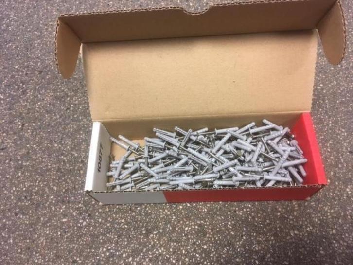 284. Pluggen Slagpluggen nagelpluggen o.a. Fischer Selbo, Doe-het-zelf en Bouw, IJzerwaren en Bevestigingsmiddelen, Nieuw, Pluggen