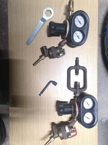 Mano Détendeur. Oxygene et acetylene.  beschikbaar voor biedingen