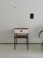 Mid-century bijzettafel / nachtkastje, Huis en Inrichting, Ophalen, Gebruikt, Minder dan 45 cm, 55 tot 70 cm