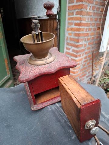 oude koffiemolen  beschikbaar voor biedingen