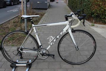 Vélo route FELT 95 blanc taille M  beschikbaar voor biedingen