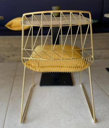 Stoelen beschikbaar voor biedingen