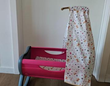 Poppenwiegje beschikbaar voor biedingen