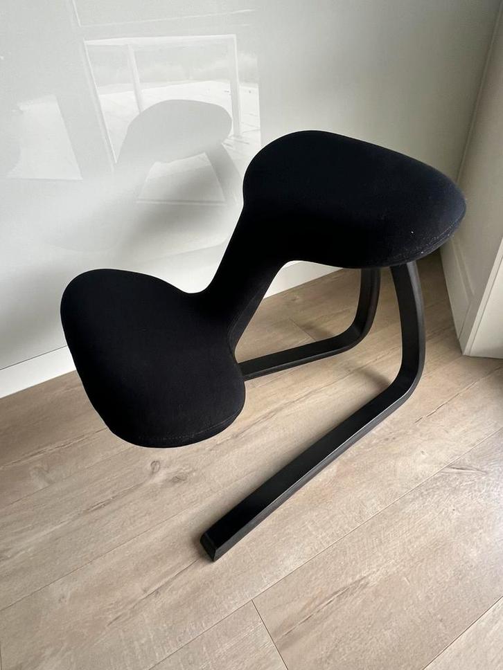 Balans kniestoel Peter Opsvik 1979, Huis en Inrichting, Stoelen, Zo goed als nieuw, Eén, Hout, Stof, Zwart, Ophalen