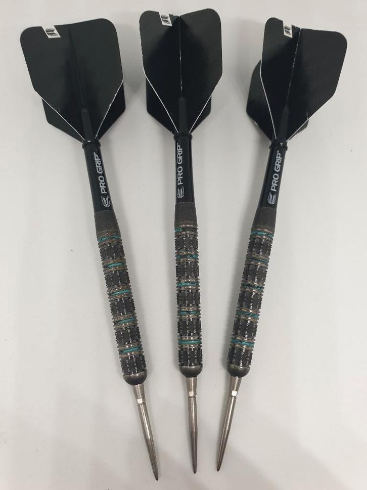 Darts pijlen Target Rob Cross Black - 23 gram, Sport en Fitness, Darts, Gebruikt, Pijlen, Ophalen of Verzenden