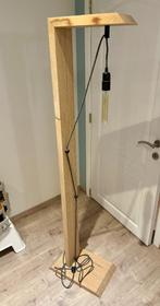 Lampe sur pied en bois avec ampoule suspendue, Maison & Meubles, Lampes | Lampadaires, Enlèvement, Neuf, Bois, 150 à 200 cm