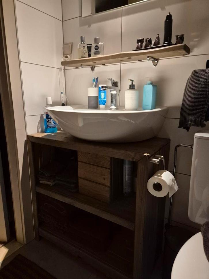 Badkamer/ lavabo meubel in vol hout ( lavabo niet inbegrepen, Huis en Inrichting, Badkamer | Badkamermeubels, Ophalen