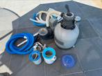 Intex pomp 10m3/hr en zandfilter, stofzuiger en accessoires