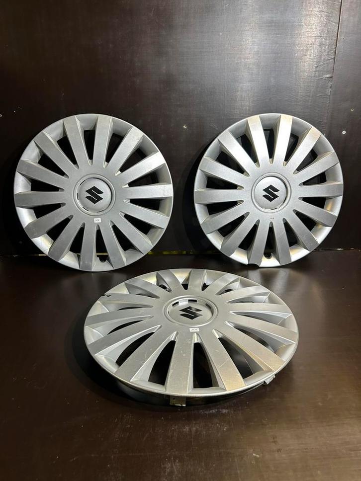 3 enjoliveurs Suzuki s-cross vitara 16", Autos : Divers, Enjoliveurs, Utilisé, Enlèvement ou Envoi