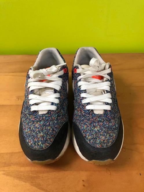 Nike Air Max 1 QS Liberty Pixel 38,5, Kleding | Dames, Schoenen, Gedragen, Sneakers, Overige kleuren, Ophalen of Verzenden