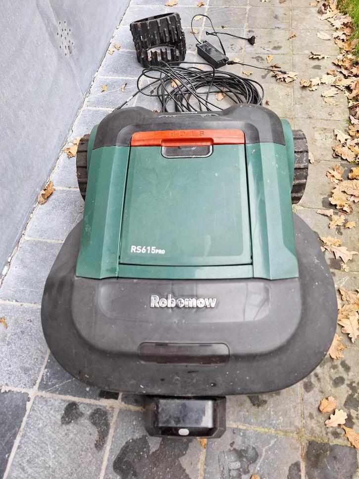 Robotmaaier + garage (tegen meerprijs), Tuin en Terras, Robotmaaiers, Gebruikt, Meer dan 25 cm, Ophalen