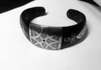 Armband in ebbenhout met massief zilver inleg, Antiek en Kunst, Ophalen of Verzenden, Zilver