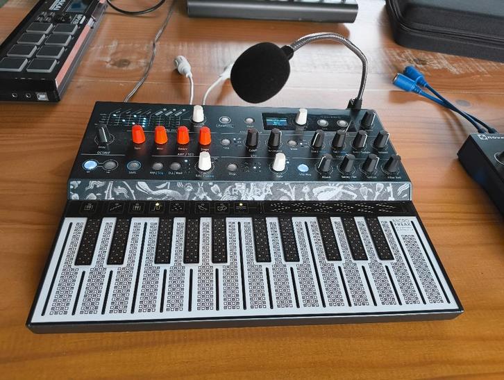 Arturia MicroFreak, Novation Circuit, Akai MPX8, Muziek en Instrumenten, Synthesizers, Zo goed als nieuw, Overige merken, Met midi-aansluiting