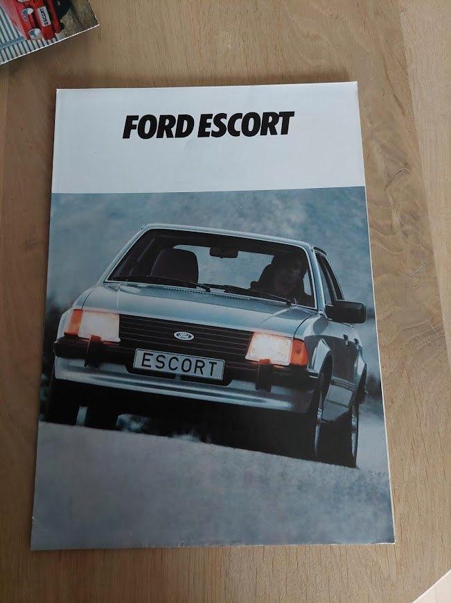Escort Folders en brochures, Livres, Autos | Brochures & Magazines, Comme neuf, Ford, Enlèvement ou Envoi
