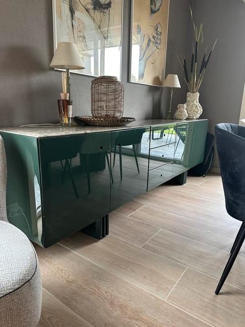 Buffetkast en tafel.. marmer en deuren groen gelakt., Huis en Inrichting, Kasten | Buffetkasten, Zo goed als nieuw, Ophalen