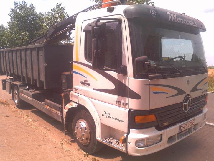 Vrachtwagen Mercedes atego kippper met kraan en grijper, Auto's, Vrachtwagens, Particulier, Mercedes-Benz, Diesel, 2 deurs, Handgeschakeld
