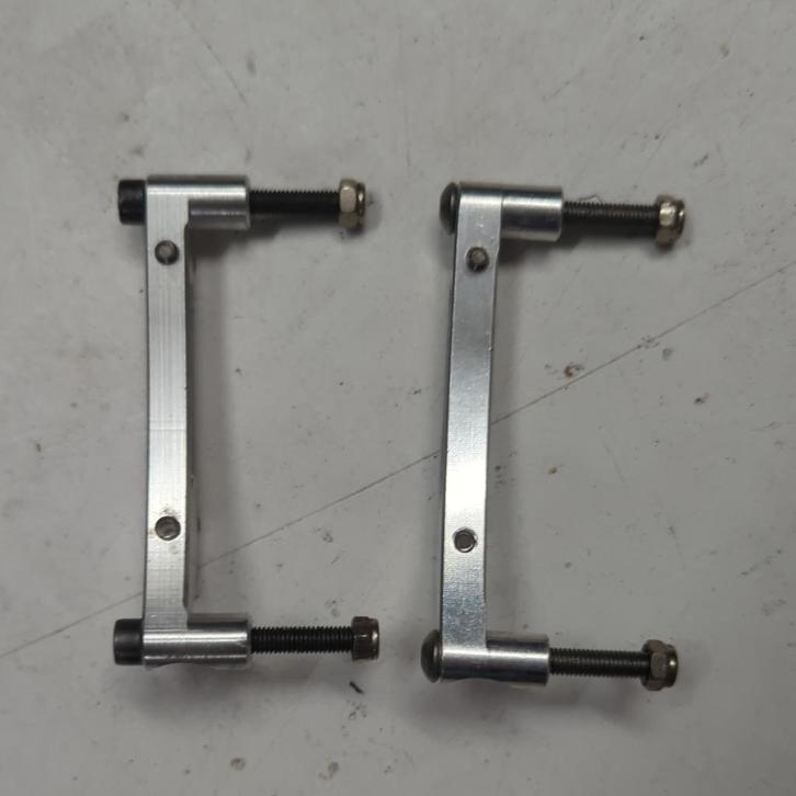 FG aluminium motorsteun x2 (Marder Baja 2wd 4wd Monstertruck, Hobby en Vrije tijd, Modelbouw | Radiografisch | Auto's, Gebruikt