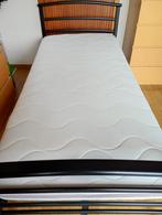 Zwart gelakt ijzeren bed van 90x200 cm., Huis en Inrichting, Slaapkamer | Bedden, Ophalen, Modern., 90 cm, Eenpersoons