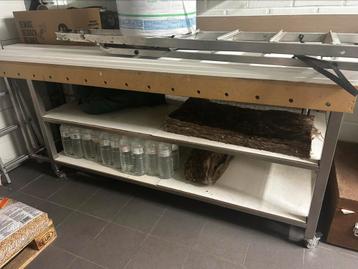 Werkbank volledig in inox beschikbaar voor biedingen