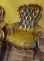Chesterfield stijl fauteuil 2X met poef, Huis en Inrichting, Ophalen, Gebruikt, Leer, Chesterfield