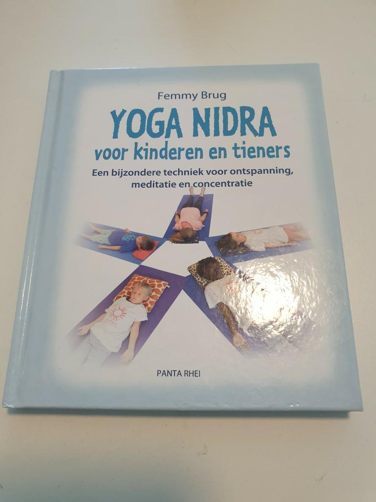Femmy Brug - Yoga Nidra voor kinderen en tieners, Boeken, Esoterie en Spiritualiteit, Zo goed als nieuw, Ophalen of Verzenden