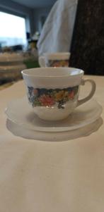 kopjes plus onderschotels Arcopal bloem motief, Enlèvement ou Envoi, Comme neuf, Verre, Tasse(s) et/ou soucoupe(s)
