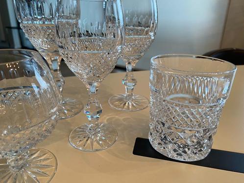 verres en cristal, un ensemble complet, Collections, Porcelaine, Cristal & Couverts, Comme neuf, Verre ou Verres, Cristal, Enlèvement