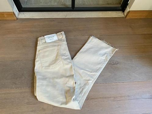 7 For All Mankind lichtbeige bootcut jeans - 29  (=38), Kleding | Dames, Spijkerbroeken en Jeans, Nieuw, W28 - W29 (confectie 36)